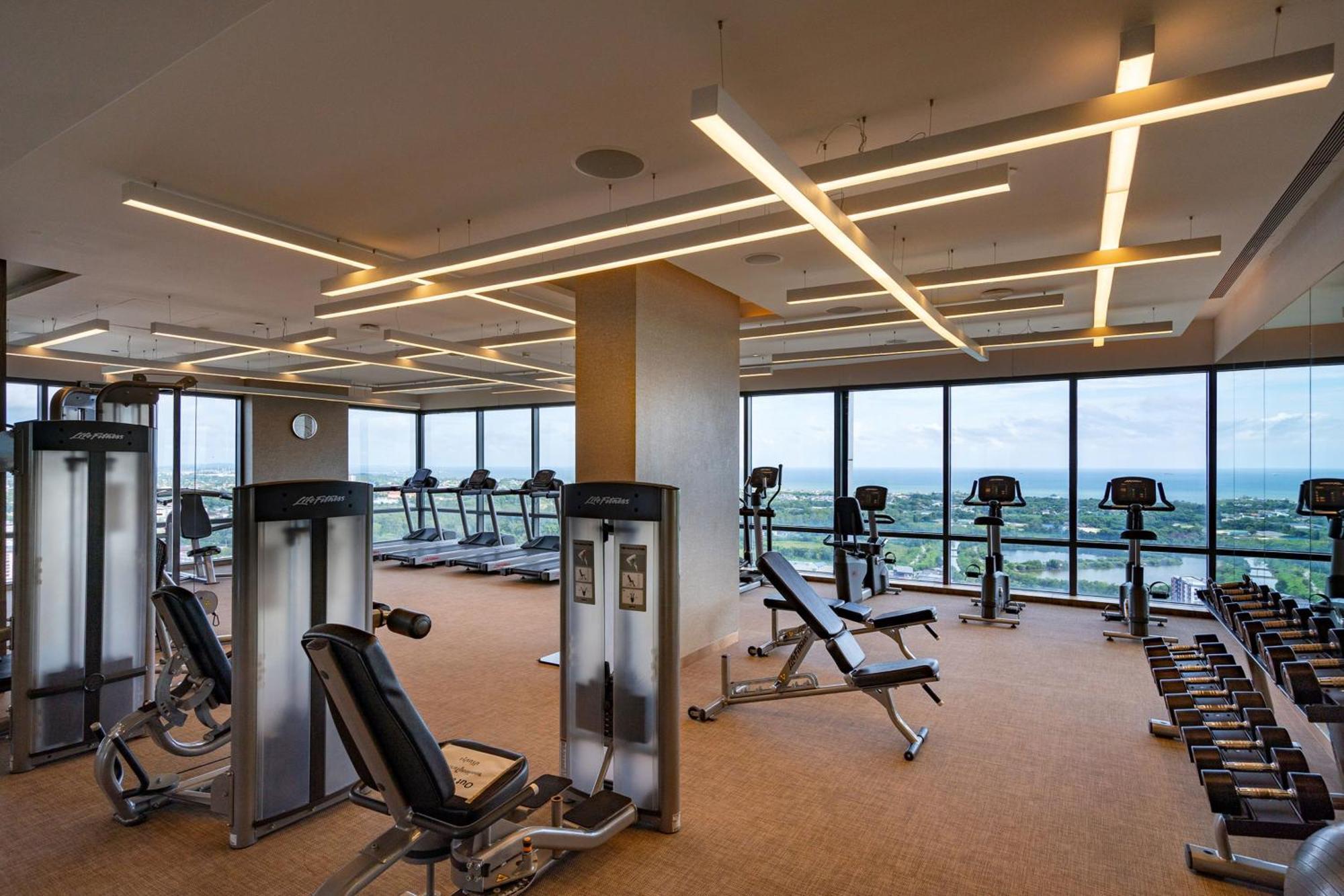 Holiday Inn & Suites Rayong City Centre By Ihg Exterior foto